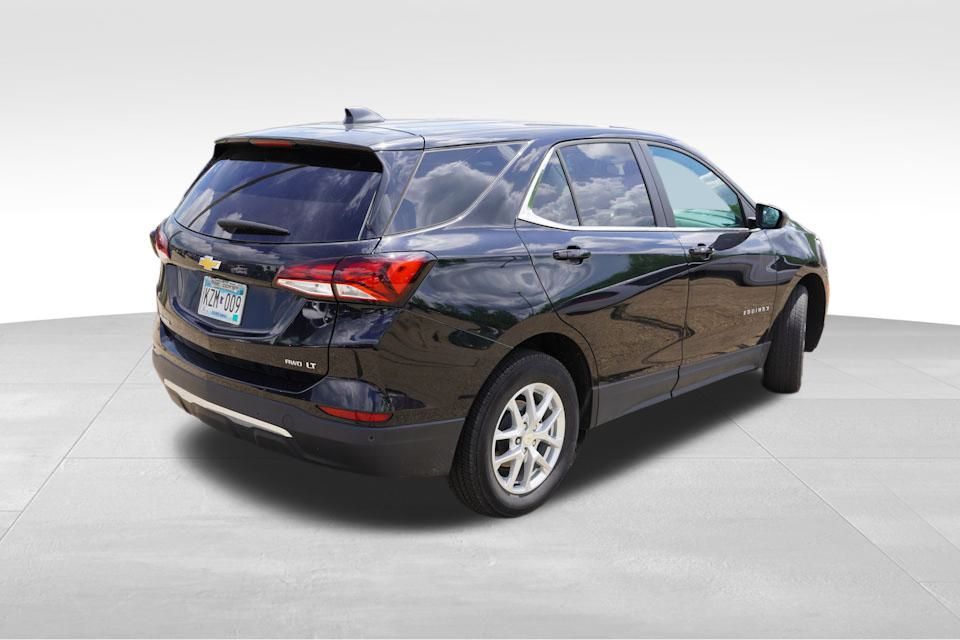 2024 Chevrolet Equinox LT photo 3