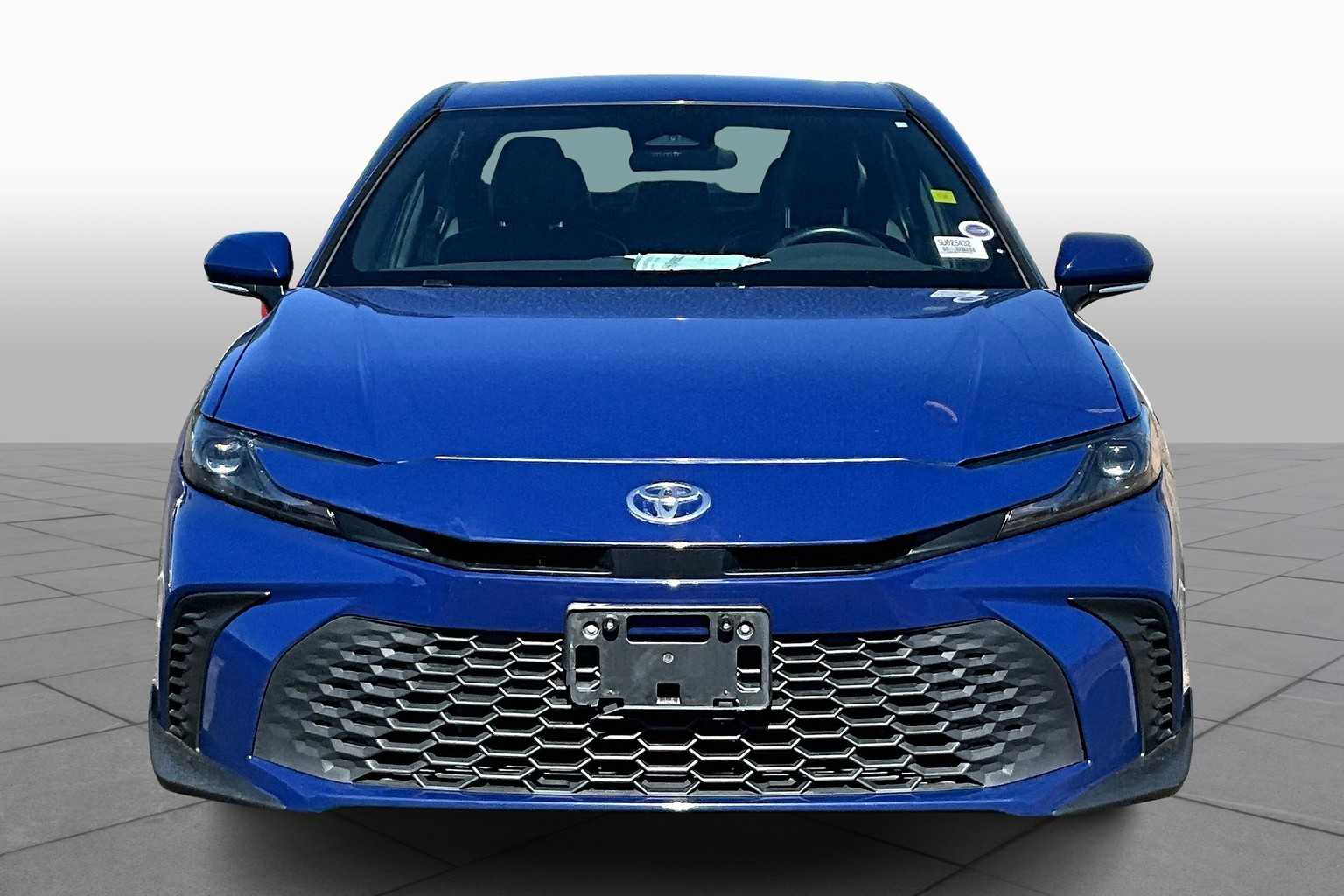 2025 Toyota Camry Hybrid SE photo 3