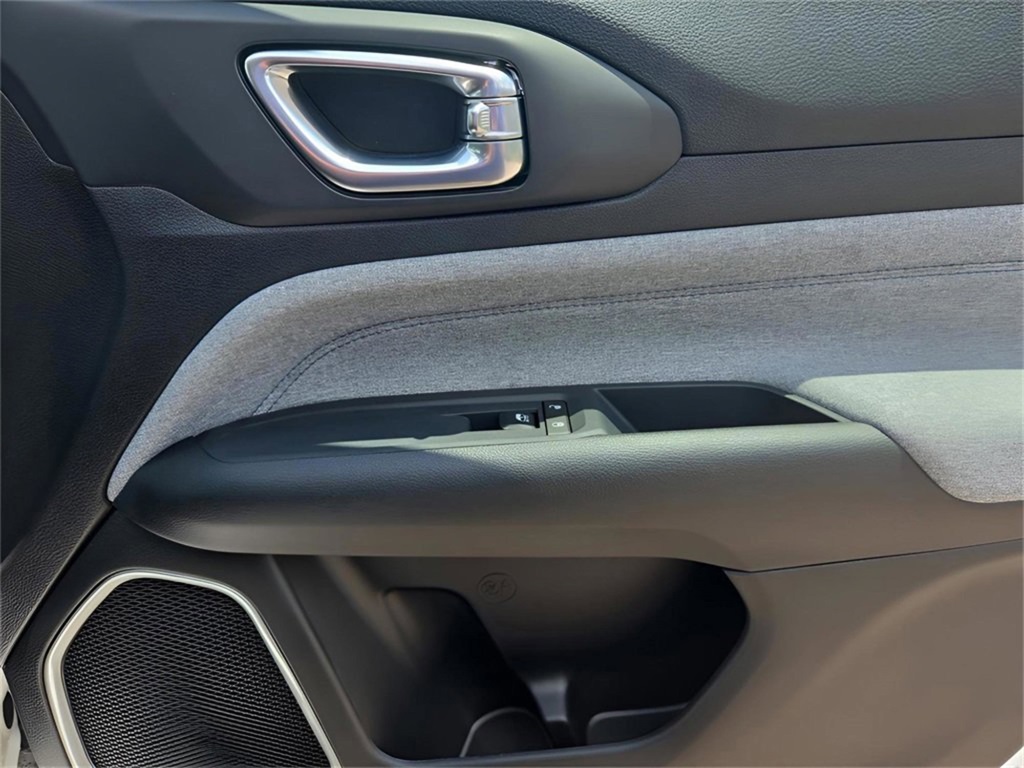 2025 Jeep Compass Latitude photo 42