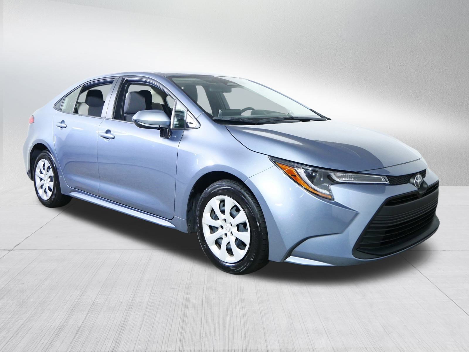 2023 Toyota Corolla LE's photo