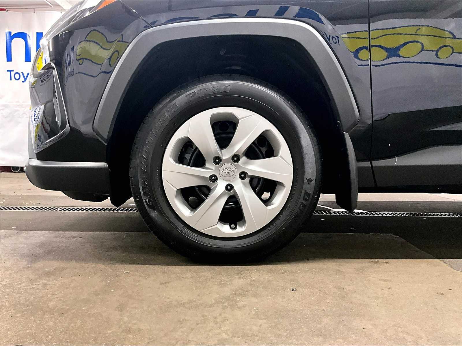 2023 Toyota RAV4 LE photo 7