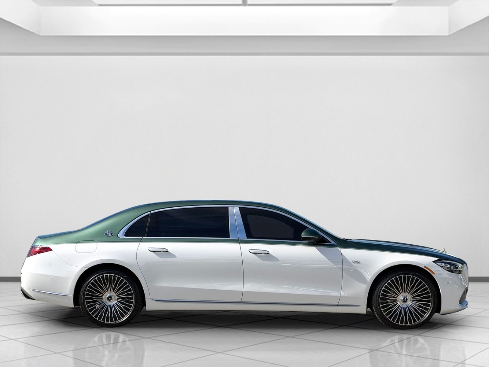 2026 Mercedes Benz S Maybach 680 4MATIC photo 2