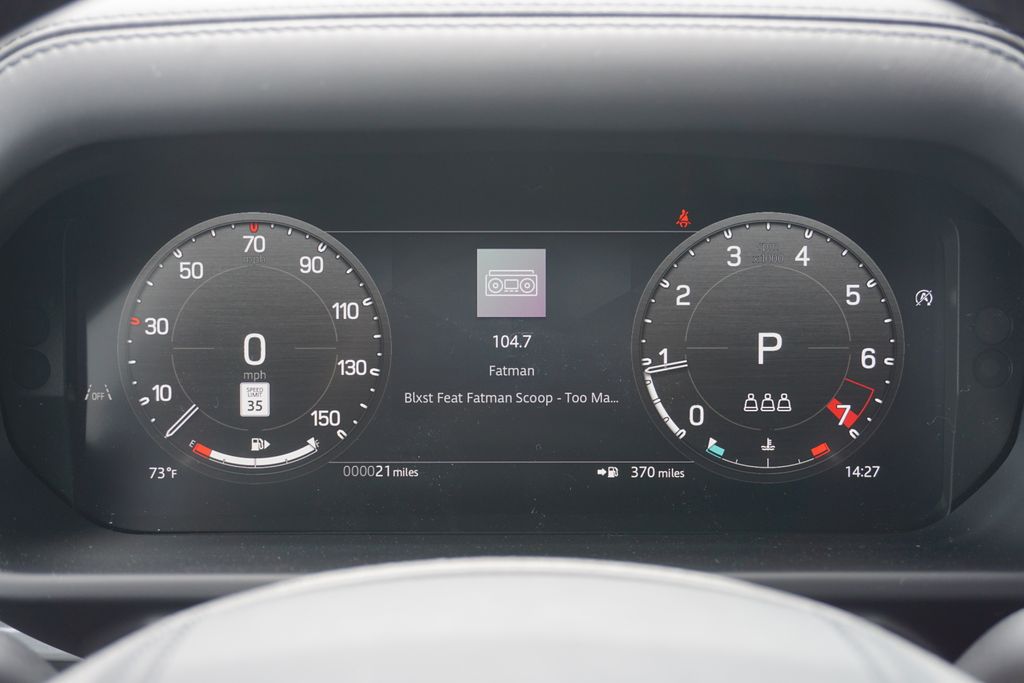 2025 Land Rover Defender 110 V8 photo 11