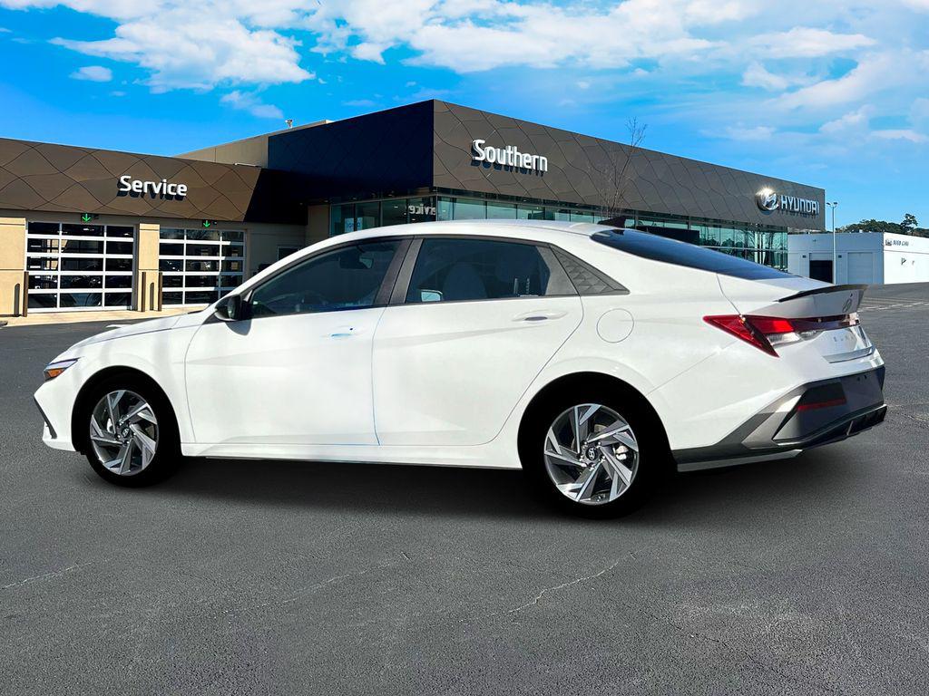 2025 Hyundai Elantra SEL Sport photo 4