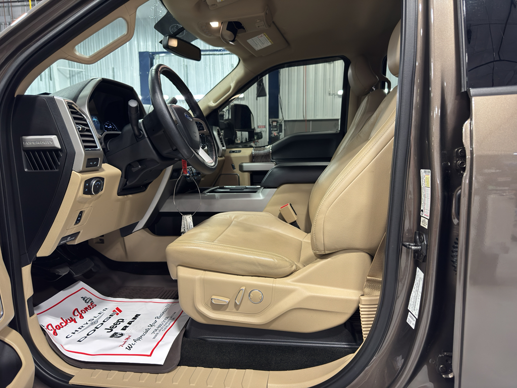 2017 Ford F-250 Lariat photo 2