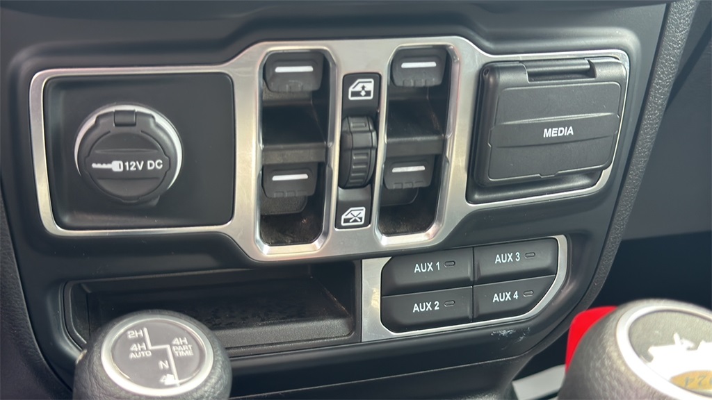 2024 Jeep Wrangler Sahara 4xe photo 26