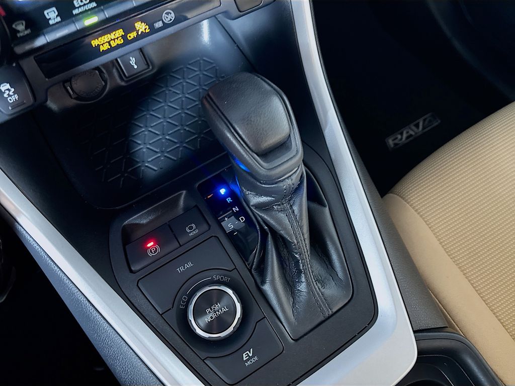 2021 Toyota RAV4 Hybrid LE photo 16