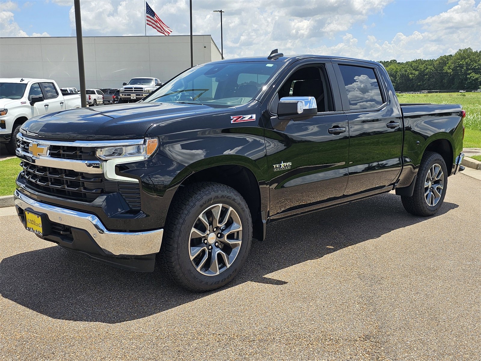 2025 Chevrolet Silverado 1500 LT photo 4