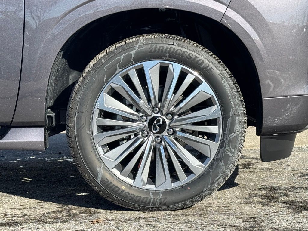 2025 Infiniti QX80 Luxe photo 3