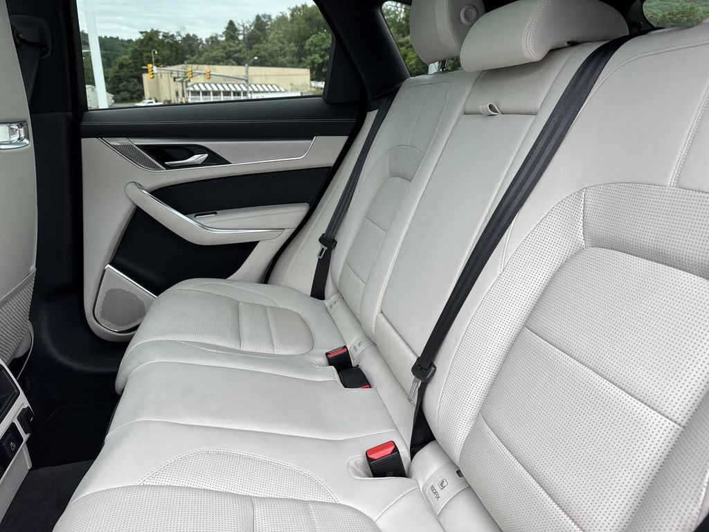 2024 Jaguar F-PACE P250 R-Dynamic S photo 33