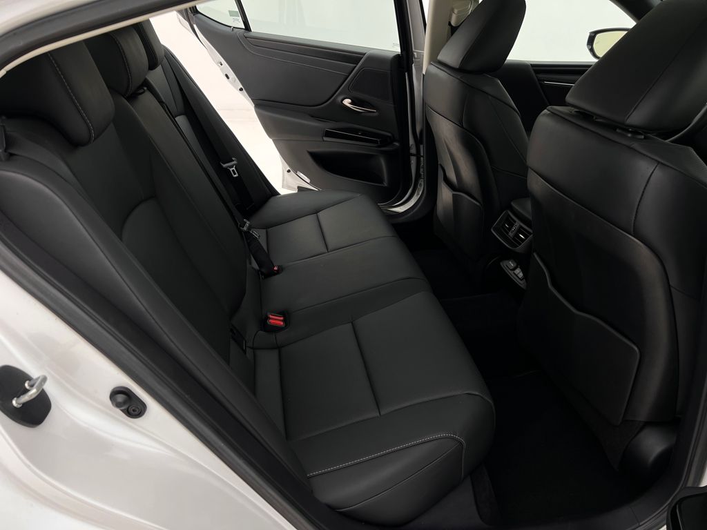 2025 Lexus ES 350 photo 16