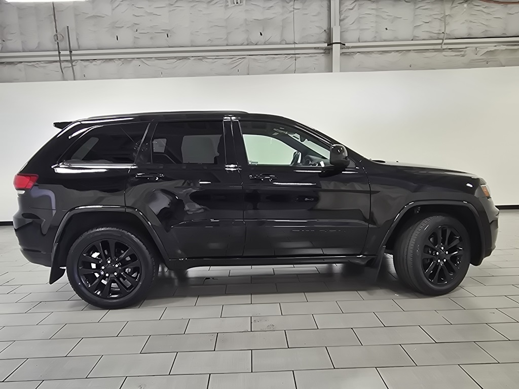 2018 Jeep Grand Cherokee Altitude photo 13