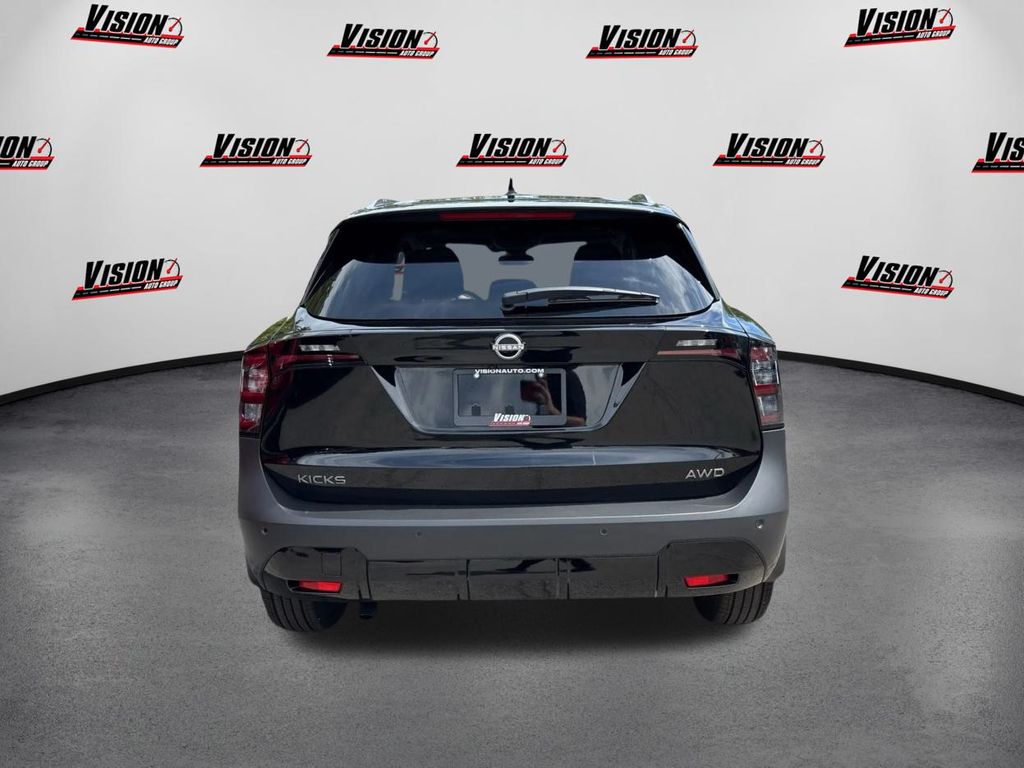 2025 Nissan Kicks SV photo 6
