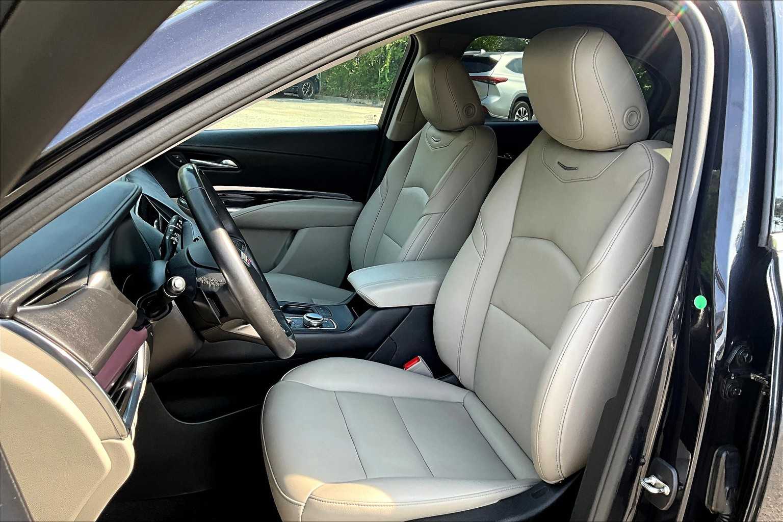 2022 Cadillac XT4 Luxury photo 4