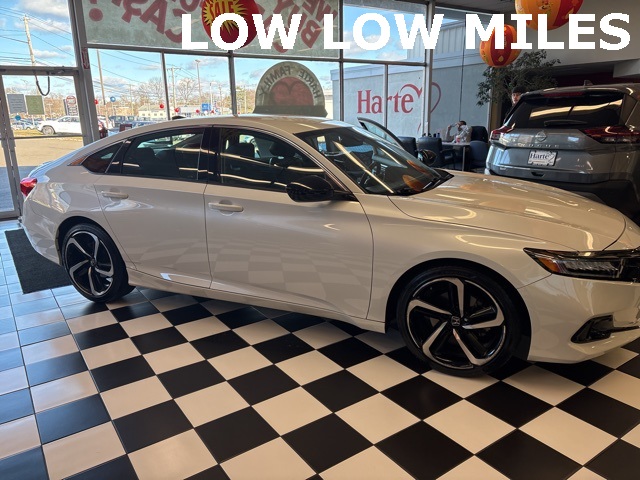 2022 Honda Accord Sport SE's photo