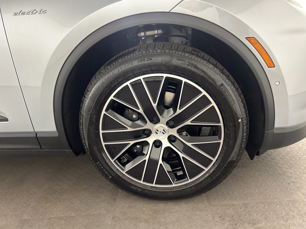 2025 Porsche Macan Electric photo 11