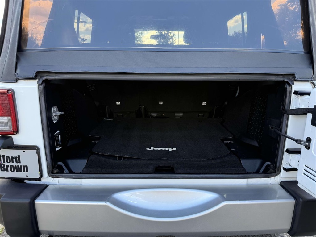 2017 Jeep Wrangler Unlimited Sahara photo 30