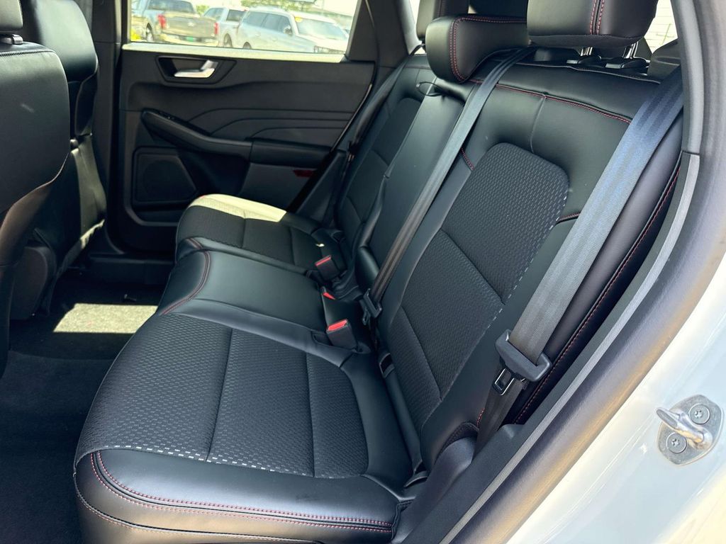 2025 Ford Escape ST-Line photo 6