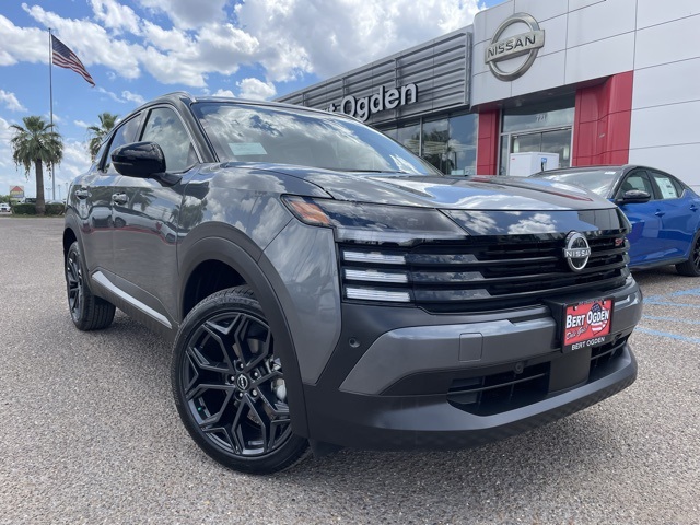 2025 Nissan Kicks SR's photo