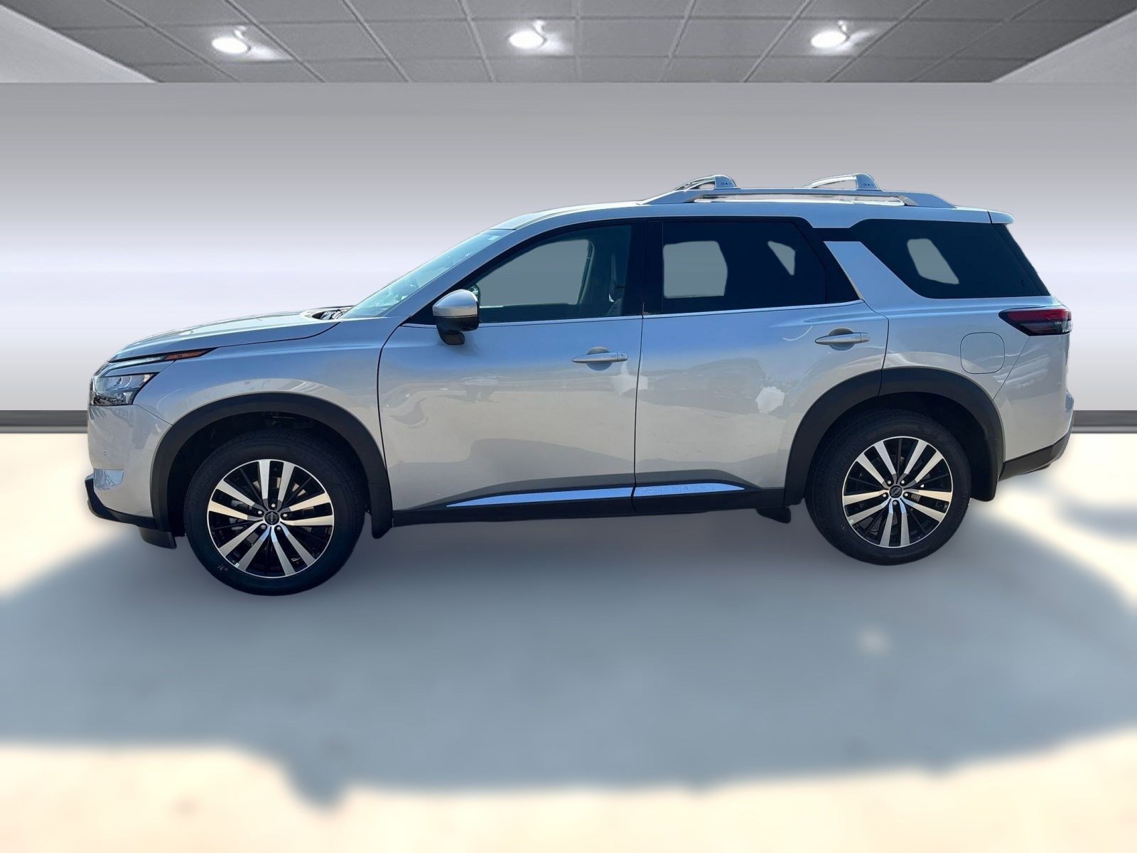 2025 Nissan Pathfinder Platinum photo 2
