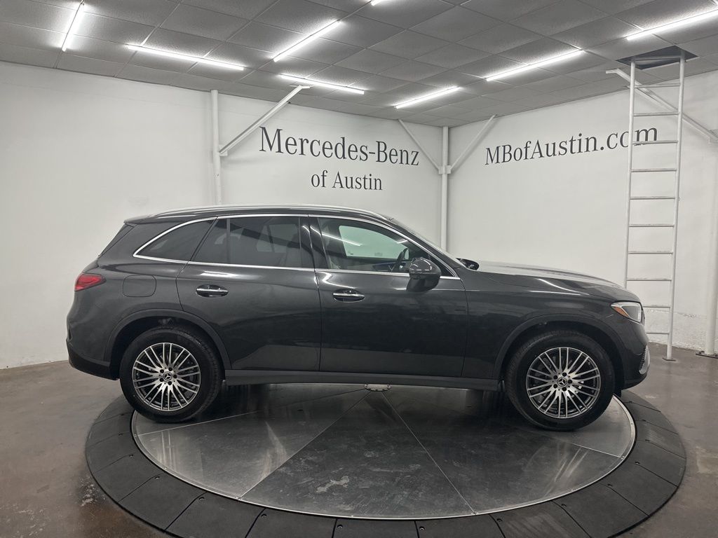 2026 Mercedes Benz GLC 300 photo 8