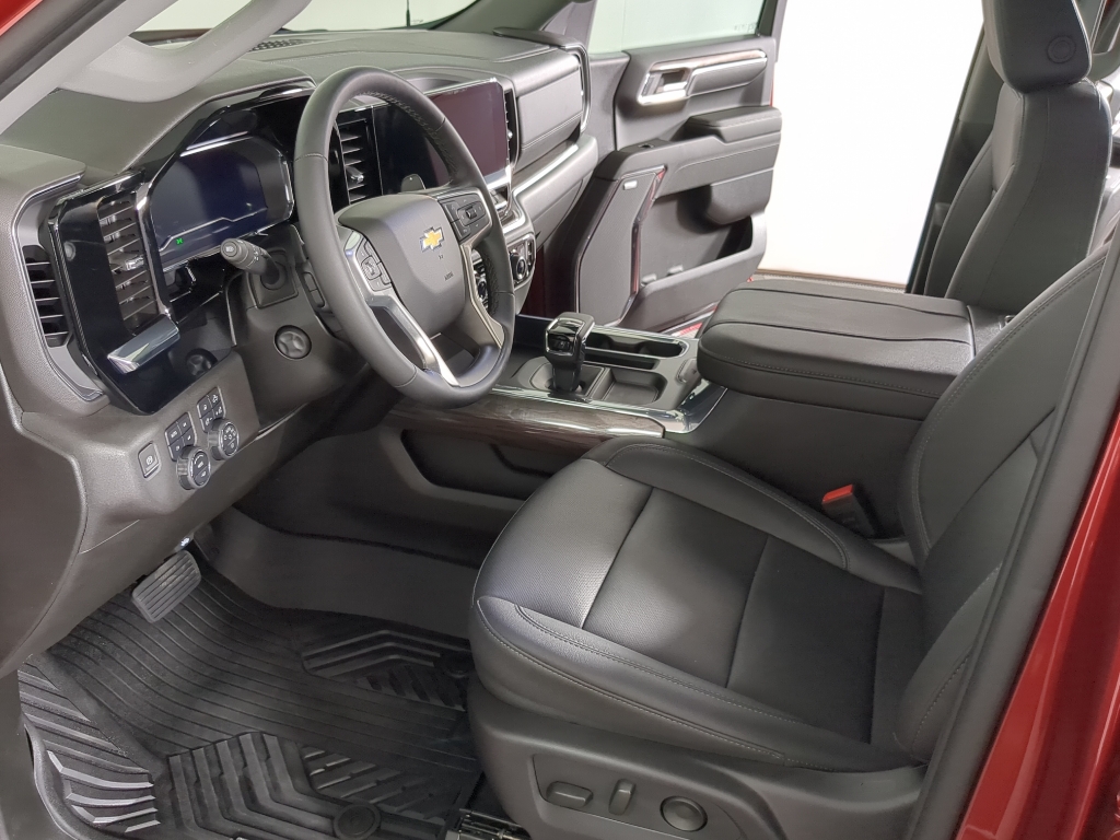 2024 Chevrolet Silverado 1500 LTZ photo 9