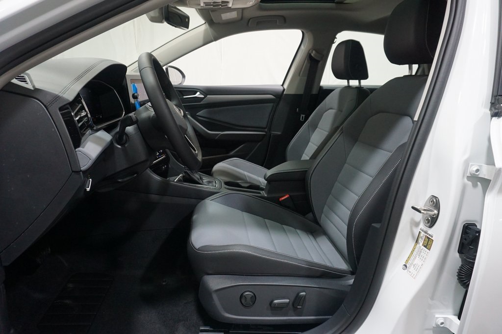 2025 Volkswagen Jetta 1.5T SE photo 9