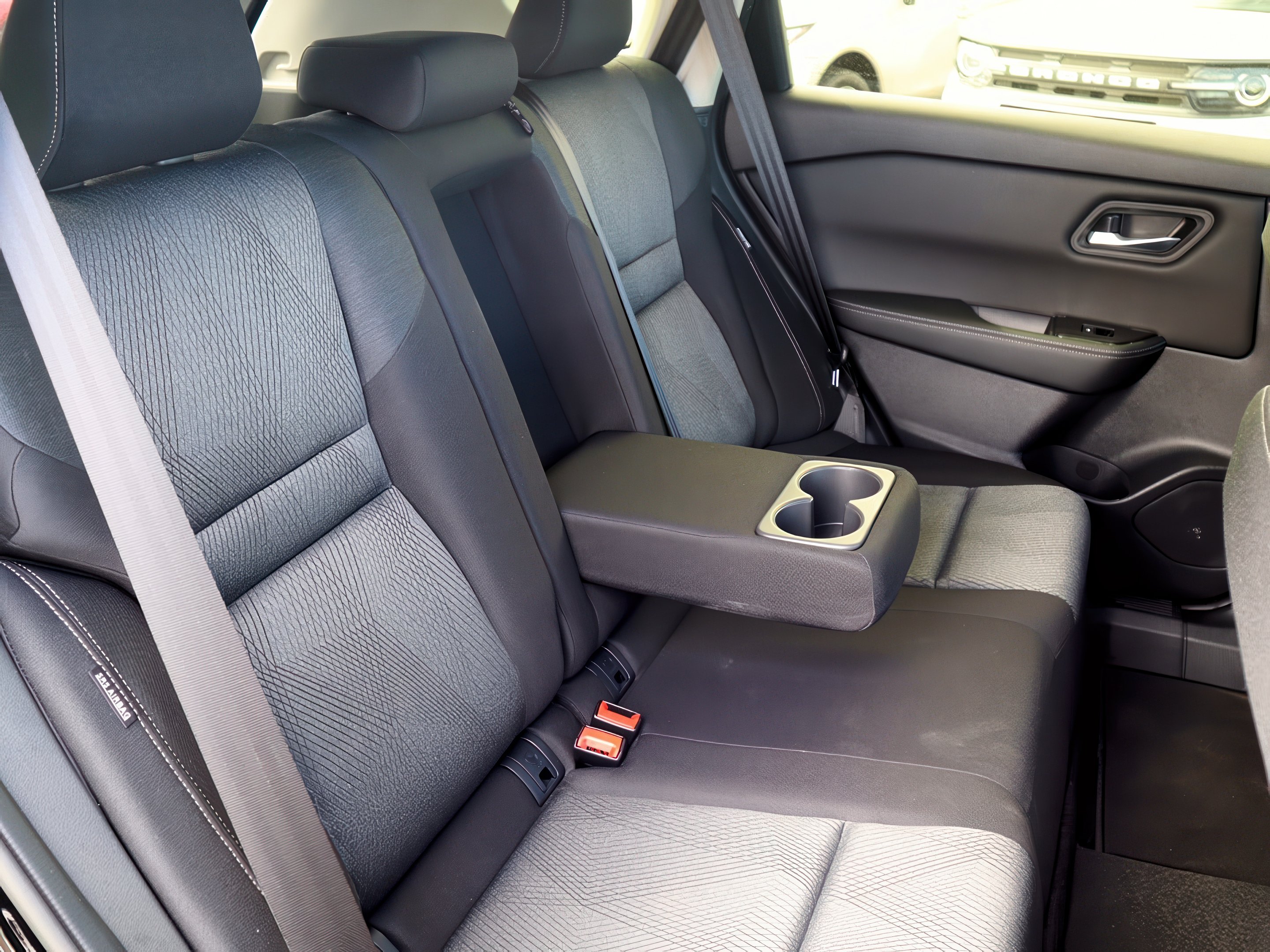 2025 Nissan Rogue SV photo 27