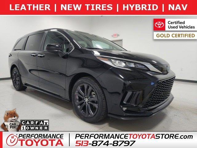 2022 Toyota Sienna XSE's photo