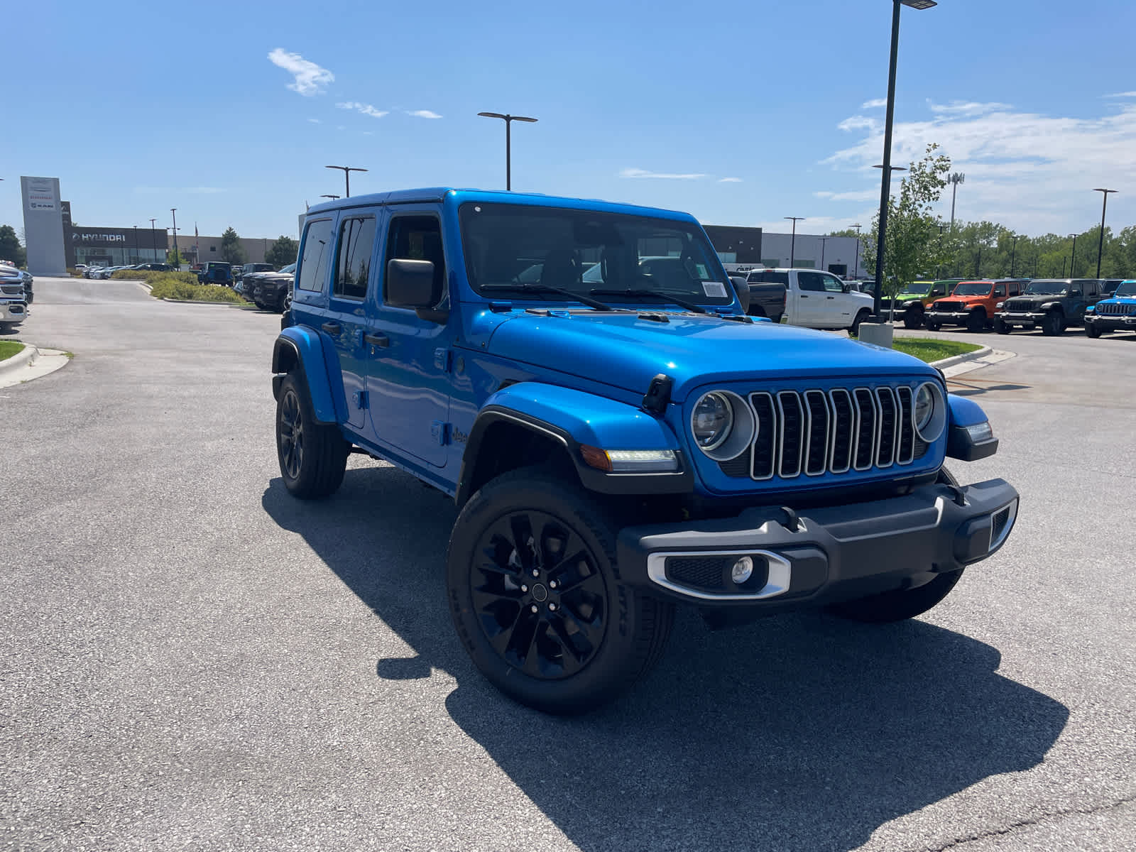 2025 Jeep Wrangler 4xe Sahara photo 2