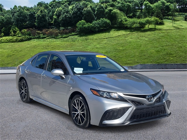 2023 Toyota Camry SE's photo
