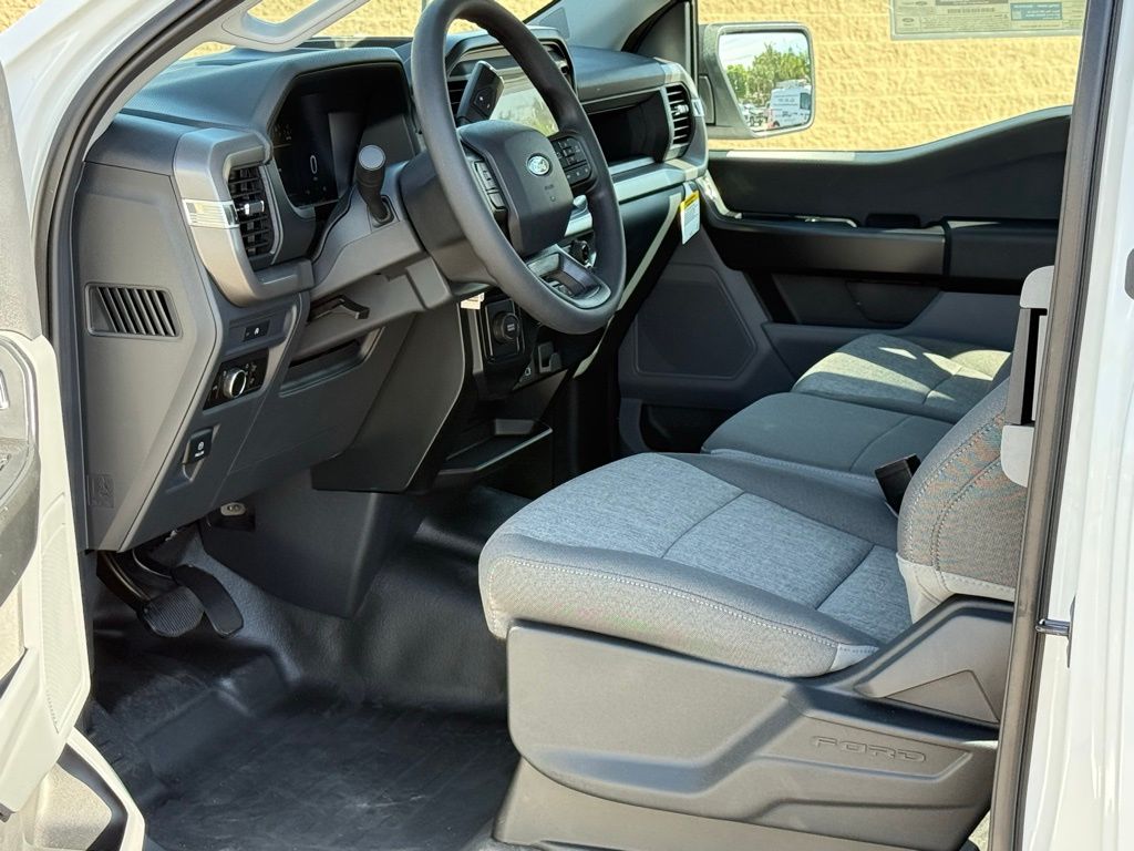2025 Ford F-150 XL photo 5