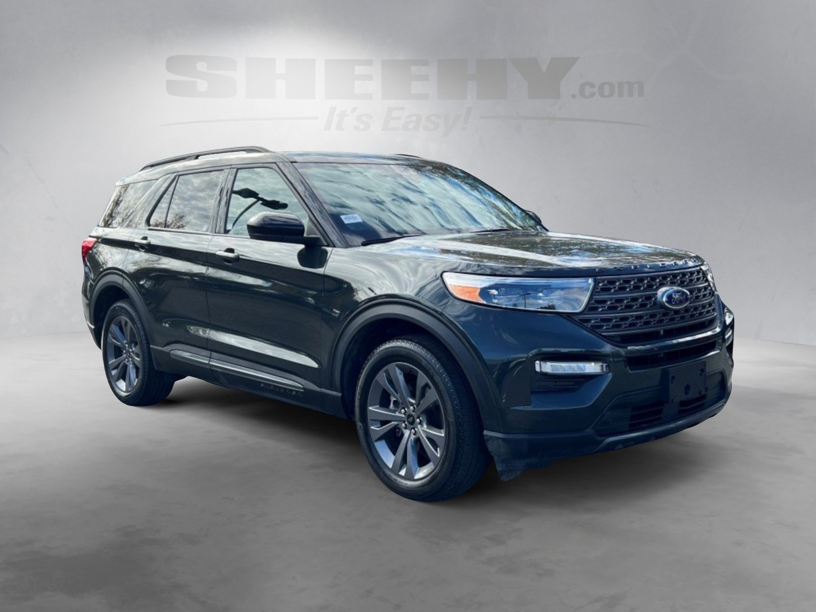2023 Ford Explorer XLT photo 2
