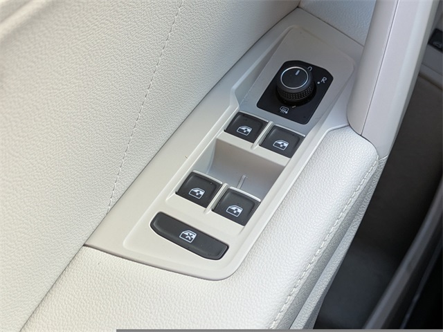 2023 Volkswagen Tiguan SE R-Line Black photo 25