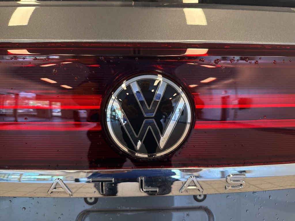 2024 Volkswagen Atlas Cross Sport SE Technology photo 9