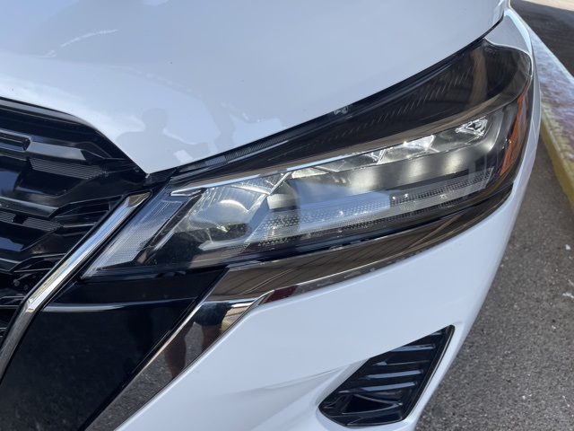 2024 Nissan Kicks SR photo 9