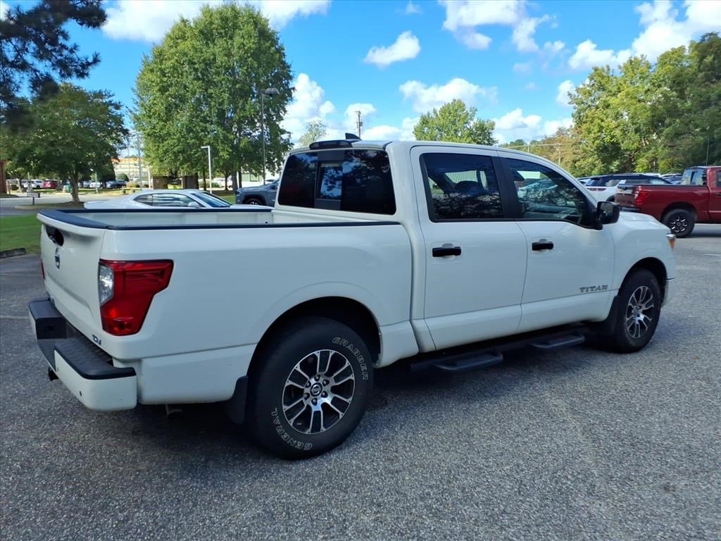 2022 Nissan Titan SV photo 2