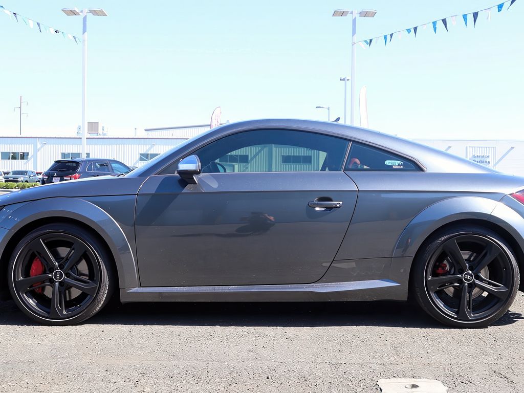 2017 Audi TTS photo 4