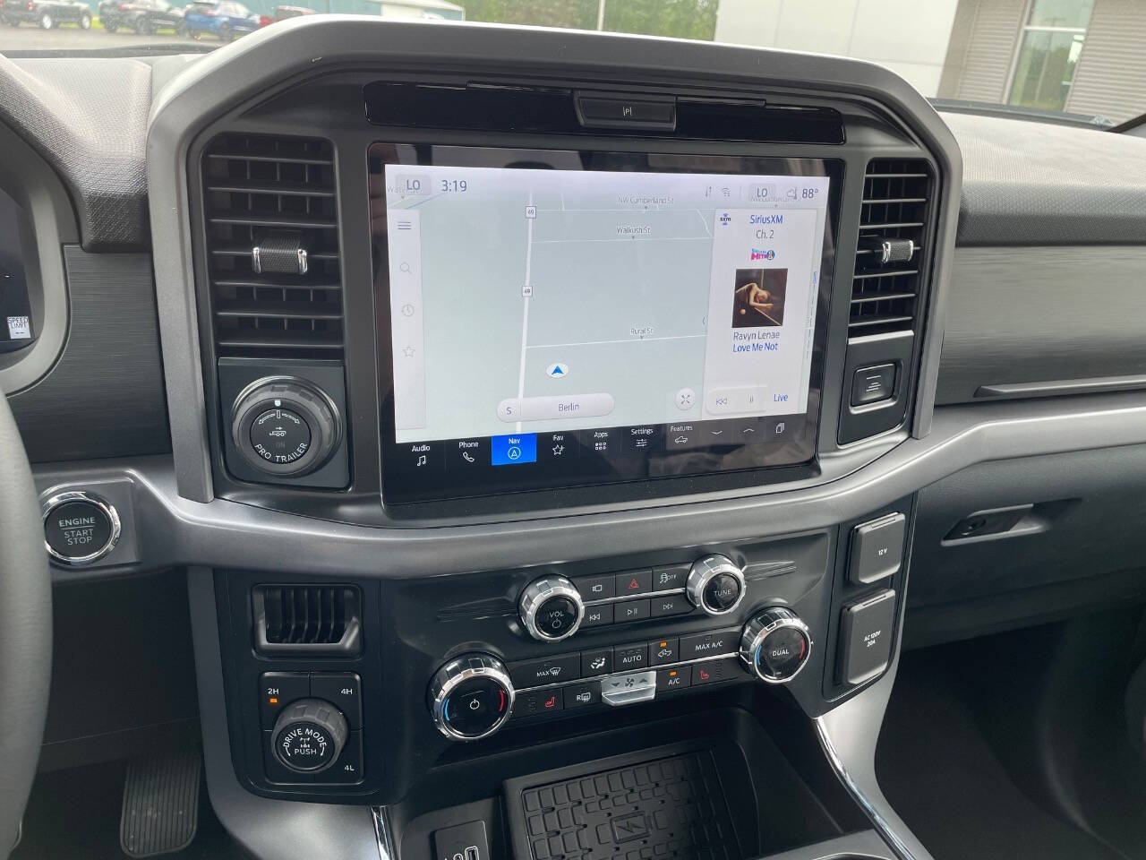 2025 Ford F-150 XLT photo 10
