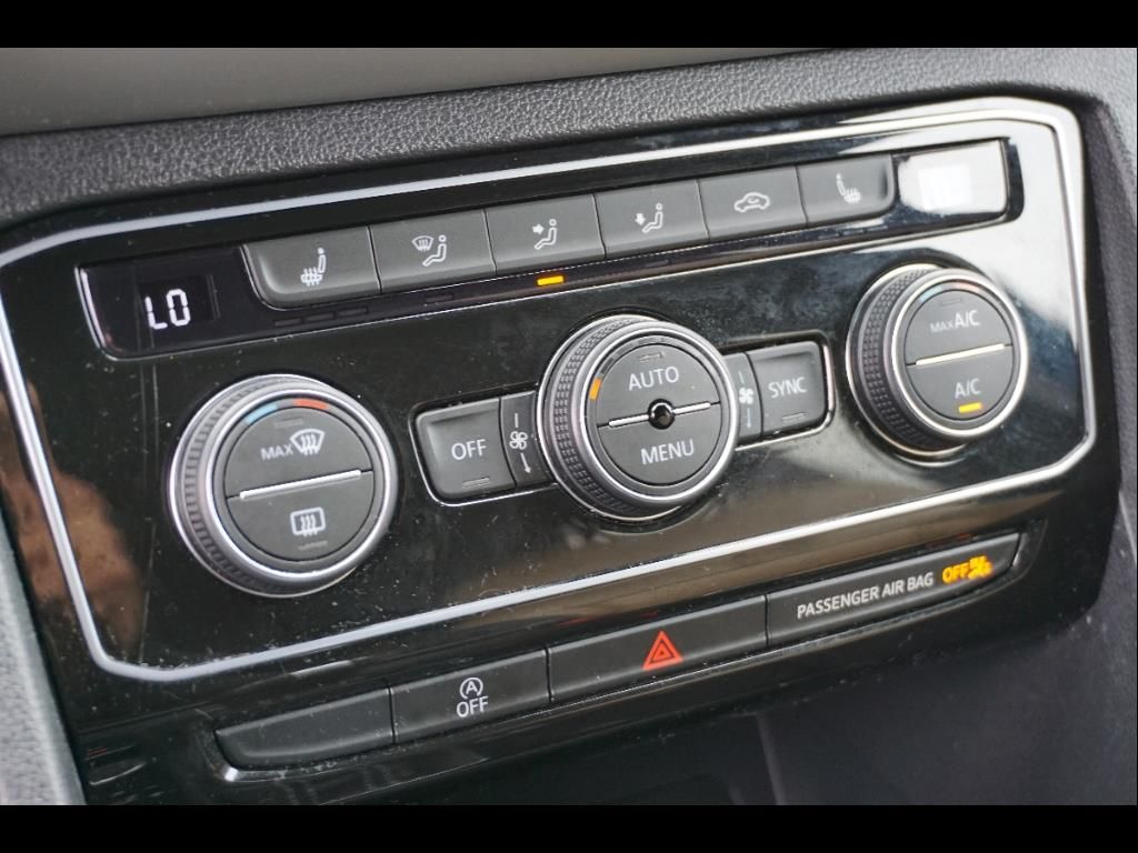 2022 Volkswagen Atlas Cross Sport SE Technology photo 8