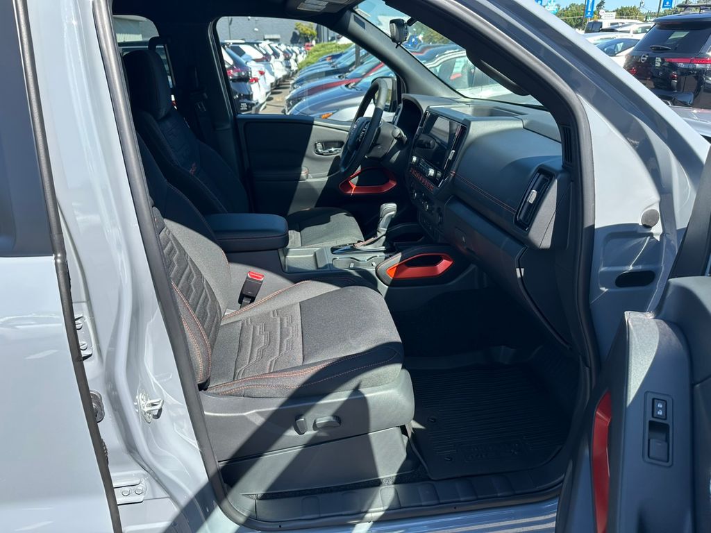 2025 Nissan Frontier PRO-4X photo 20