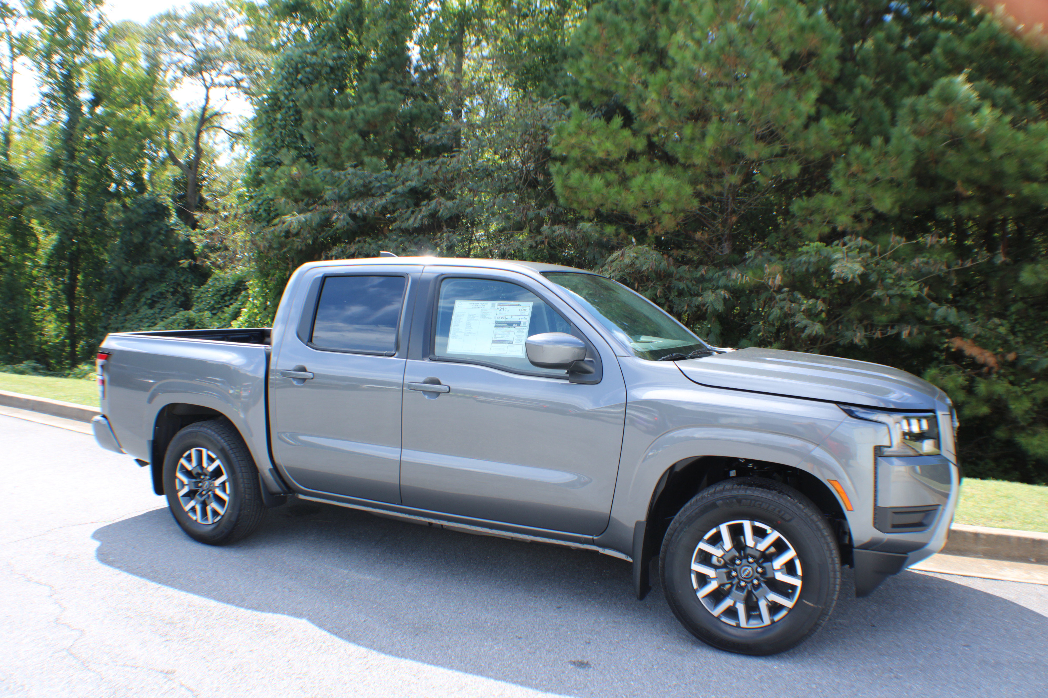 2026 Nissan Frontier SV's photo