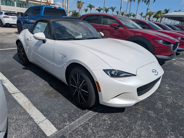 2025 Mazda MX-5 Miata Miata Grand Touring photo 2