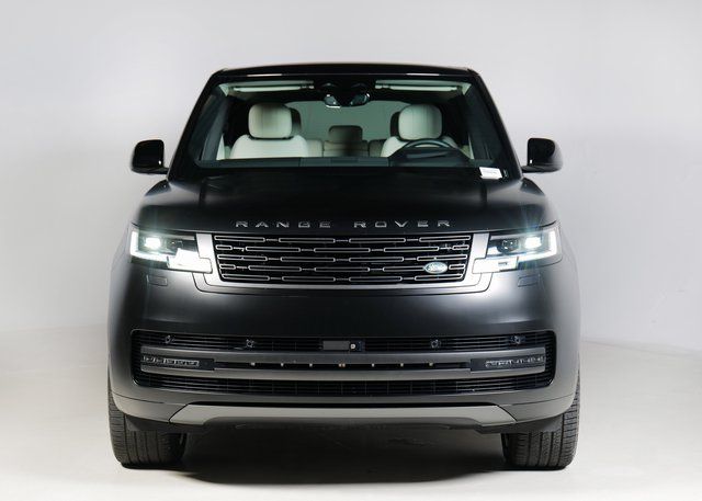 2024 Land Rover Range Rover SE photo 7