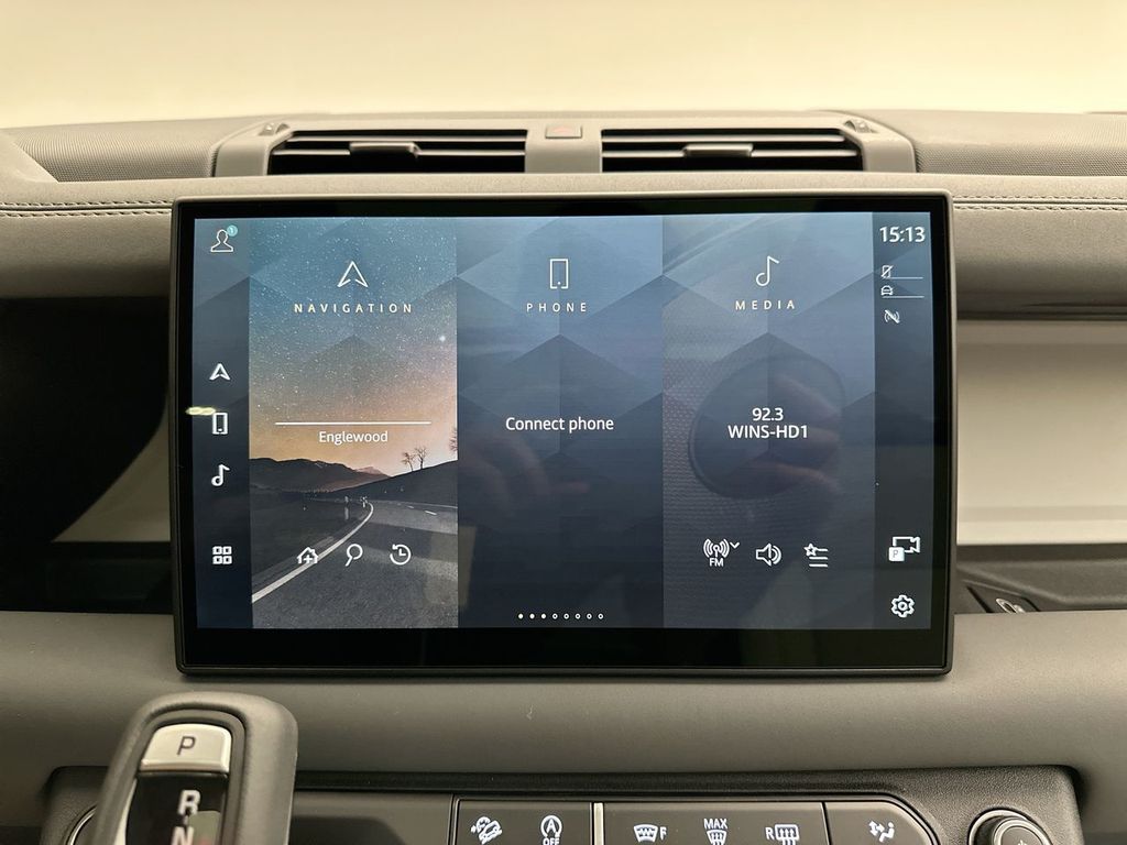 2025 Land Rover Defender 110 S photo 11
