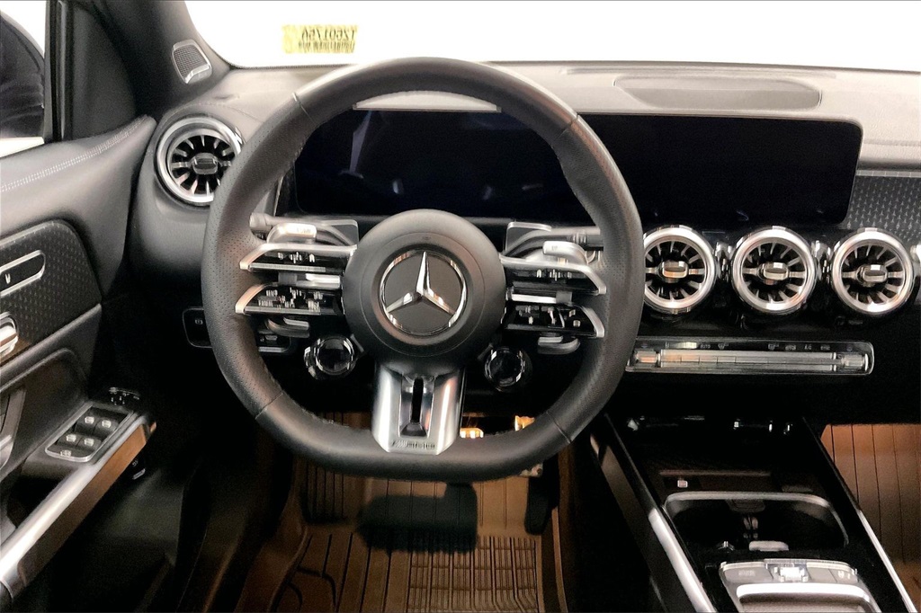 2024 Mercedes Benz GLB 35 AMG 4MATIC photo 4