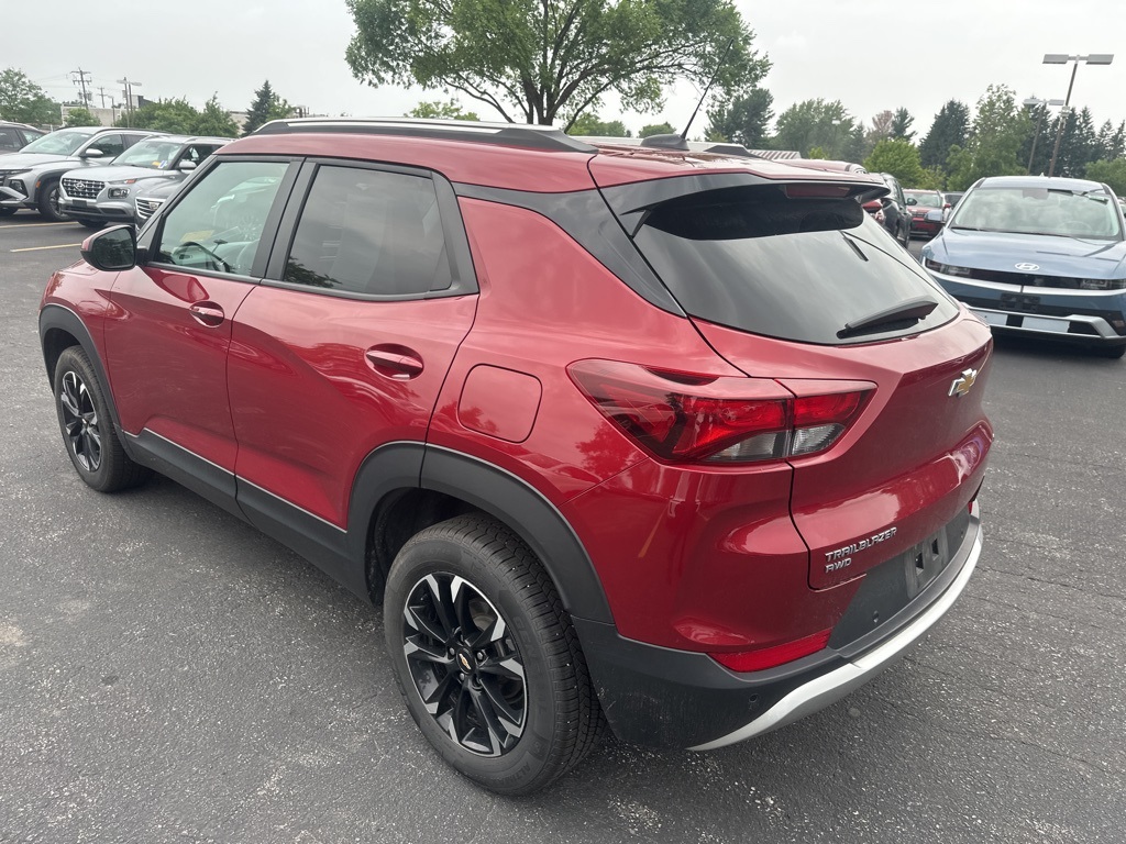 2021 Chevrolet Trailblazer LT photo 2