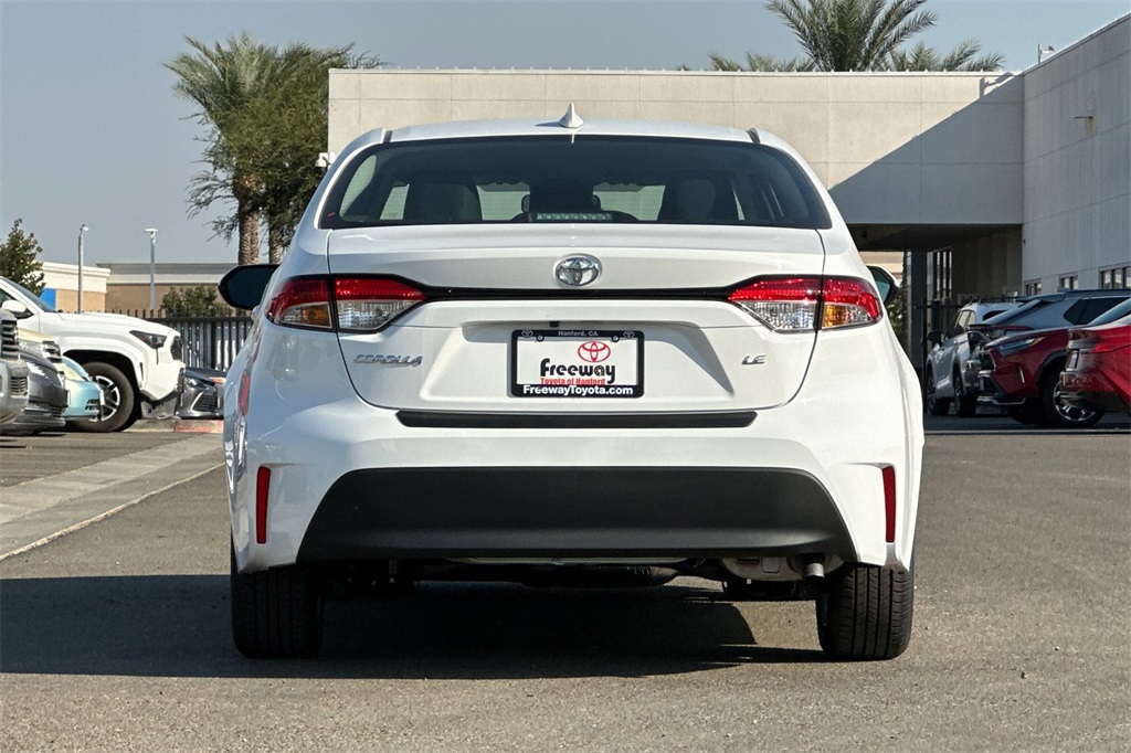 2025 Toyota Corolla LE photo 3
