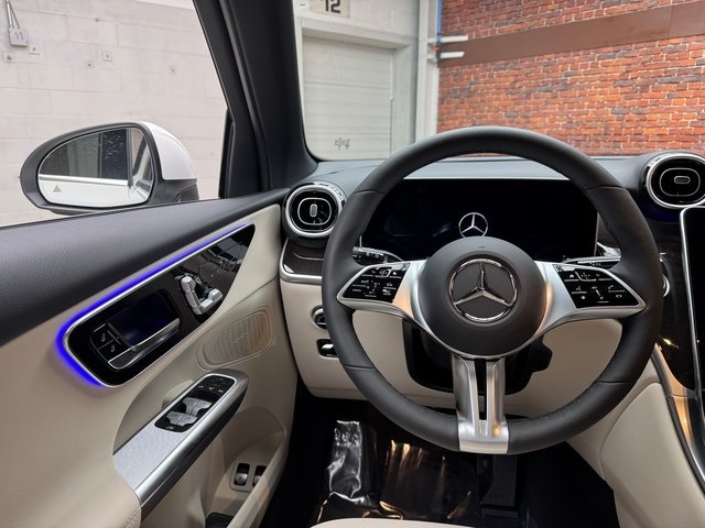 2025 Mercedes Benz GLC 350e 4MATIC photo 12