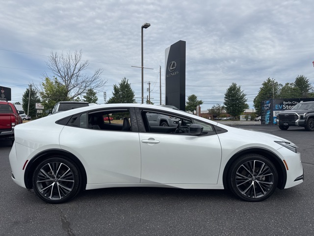 2024 Toyota Prius XLE photo 2